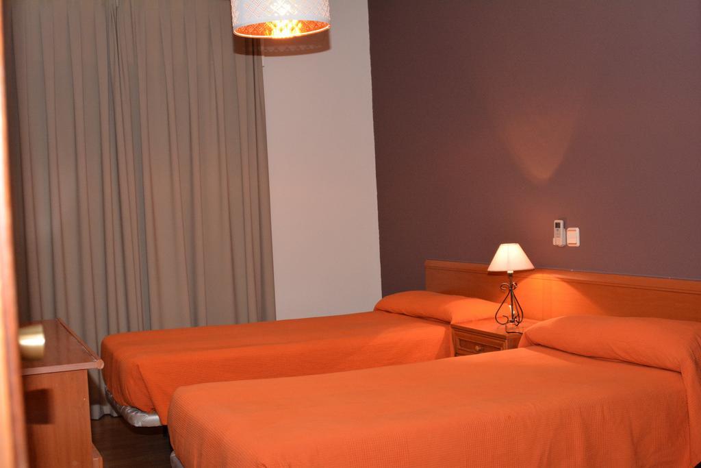 Hostal Gastrobar Carmelo Villarejo de Salvanes Luaran gambar