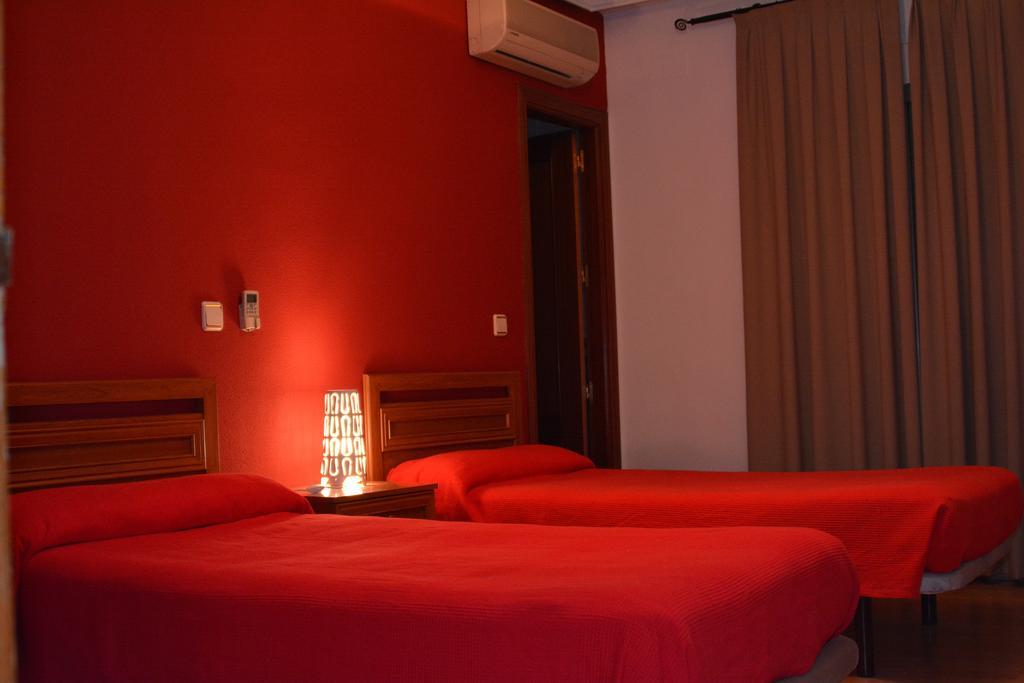 Hostal Gastrobar Carmelo Villarejo de Salvanes Luaran gambar
